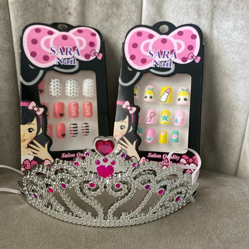 Sara Nail with princess tiara - Picture 1 of 2